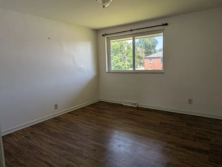 821 Manning Ave — Photo 7
