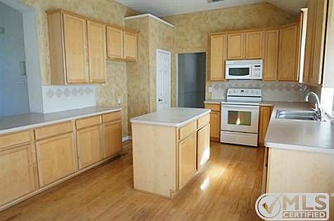 4th image of 3336 Danbury Ln