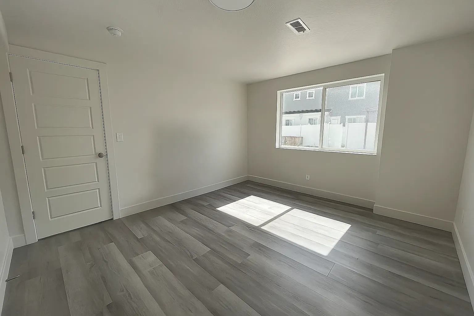 1 bed, 750 sqft, $1,150 — Photo 3