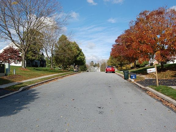 5th image of 828 Robert Dean Dr