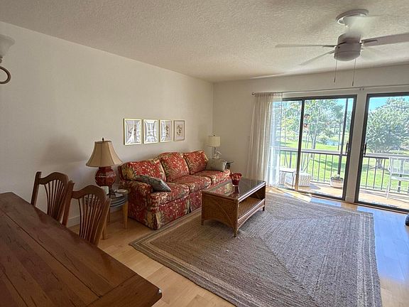 4th image of 18390 SE Wood Haven Lane #E