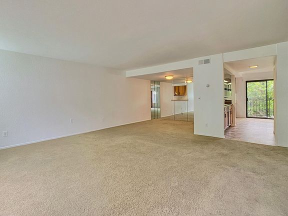 4th image of 835 East Ave