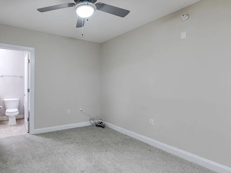 1710 E Franklin St — Photo 89