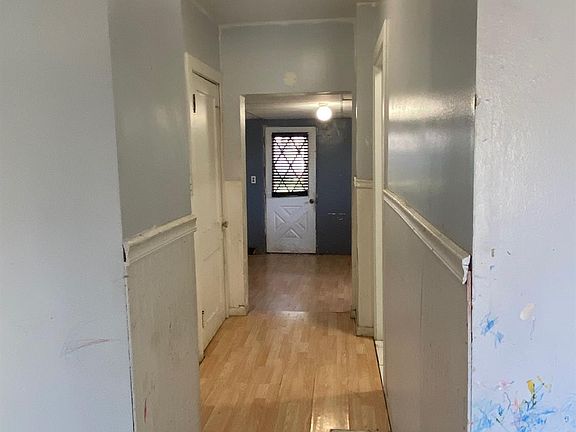 5th image of 2581 Marion St