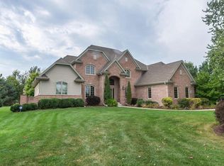 W286N3369 Stone Fence Ct, Pewaukee, WI 53072