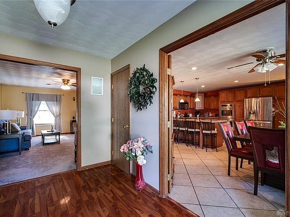 5th image of 221 Scott Dr