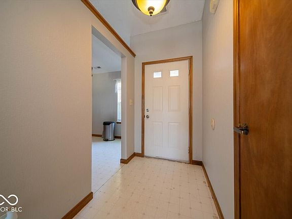 5th image of 725 Lake Shore Rd