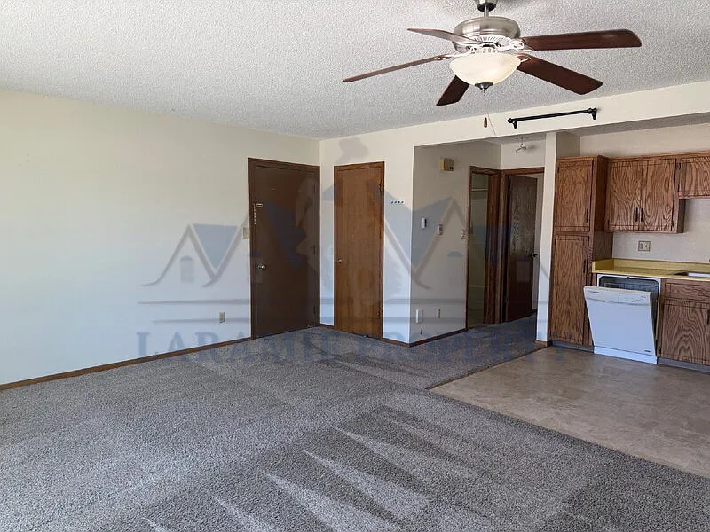 1 bed, 1.0 bath, 700 sqft, $999 — Photo 2