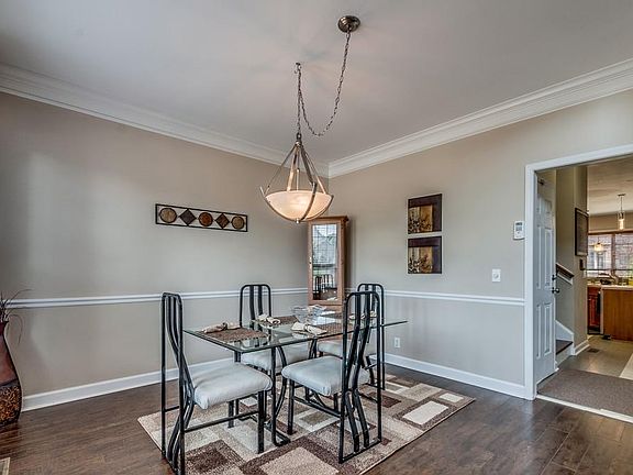 5th image of 301 Haymarket Ct