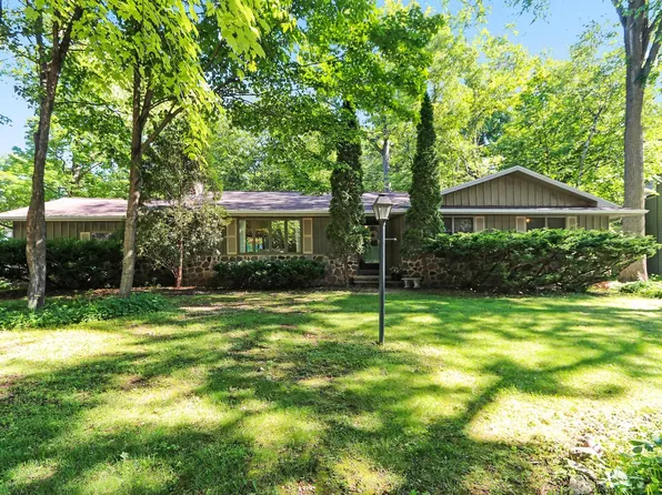 1338 Ken Dr, Green Bay, WI 54313