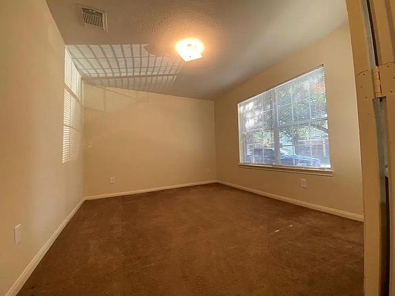 5th image of 6429 Mountain Pines Ln