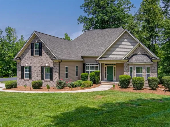 3001 Walbrook Ter, Browns Summit, NC 27214