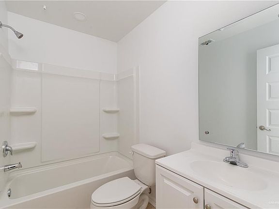 5th image of 753 Hernandez Dr