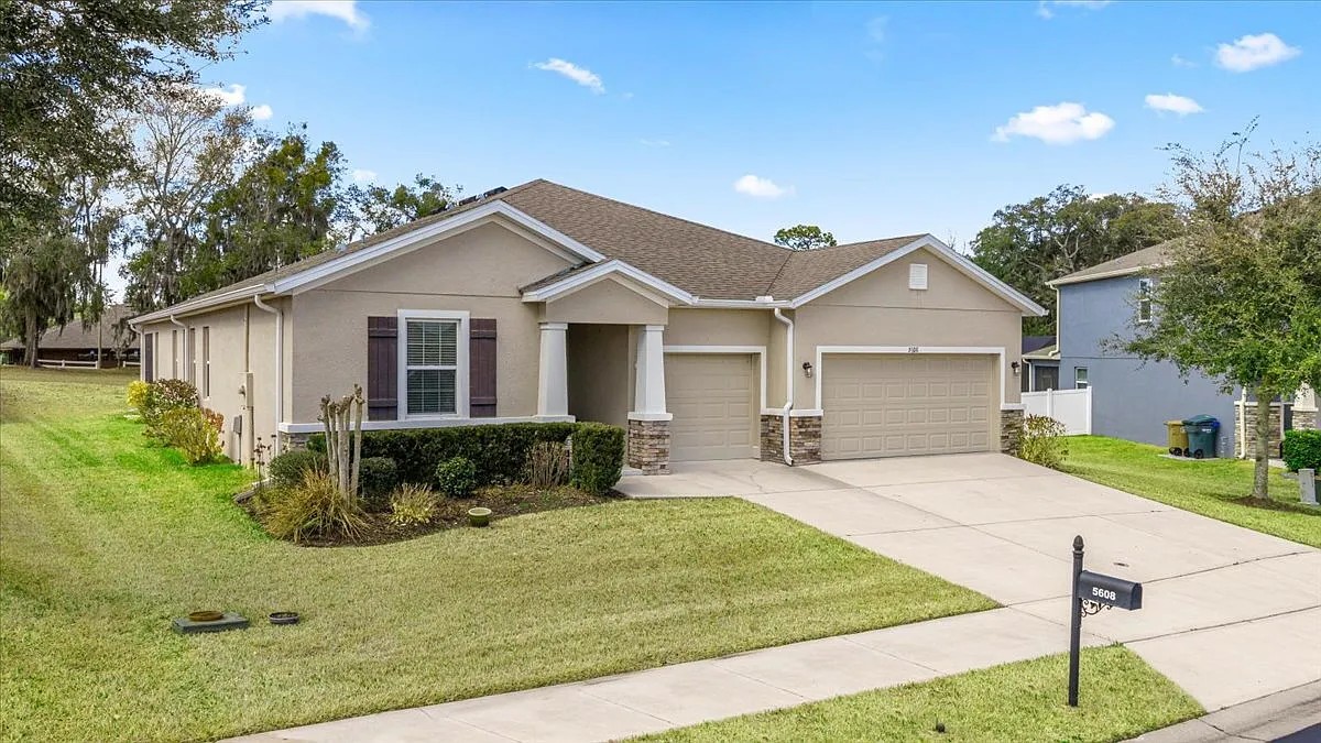 4 bed, 3.5 bath, $2,350 — Photo 2