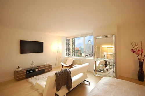 322 W 57th St Photo 1