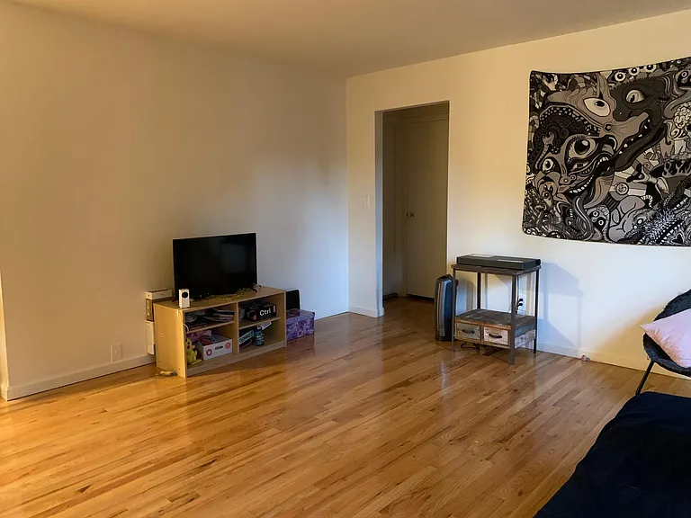 526 E 2nd St #6B — Photo 2