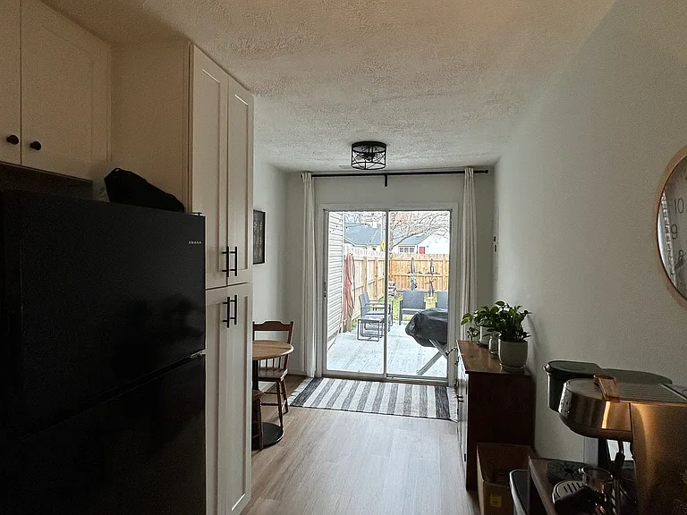 1318 Damyien Arch — Photo 16