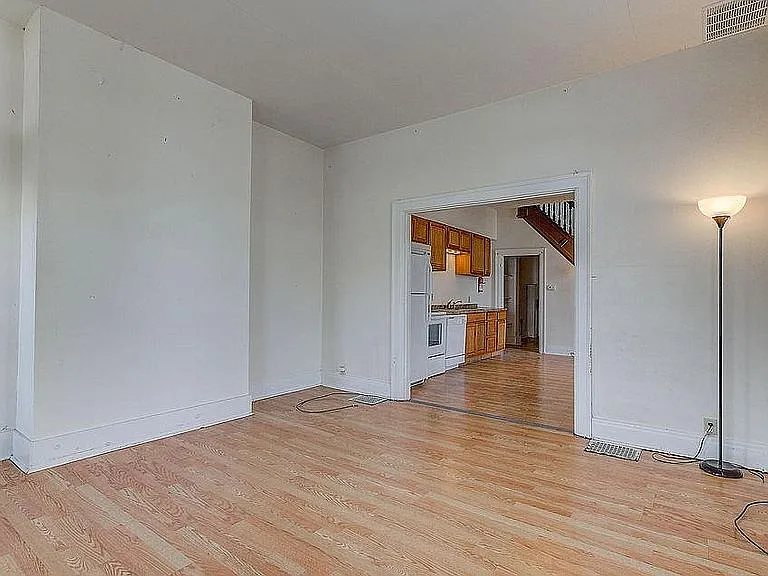 3 bed, 1000 sqft, $2,250 — Photo 4