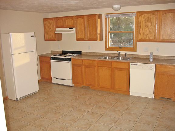 4th image of 141 Blanding Ave