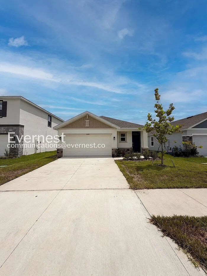 3 bed, 2.0 bath, 1560 sqft, $2,195 — Photo 1
