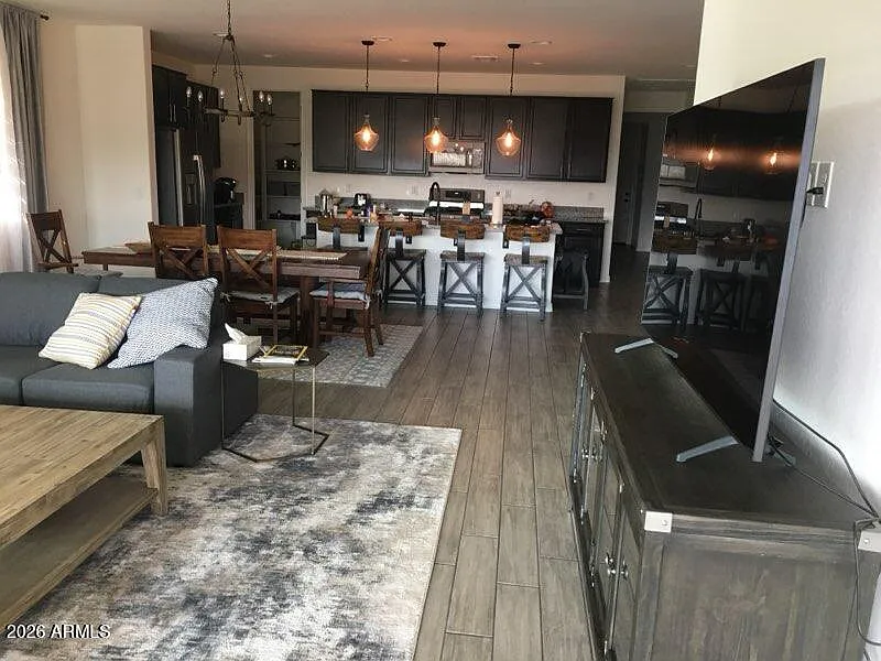 3 bed, 2.0 bath, 1967 sqft, $3,300 — Photo 2
