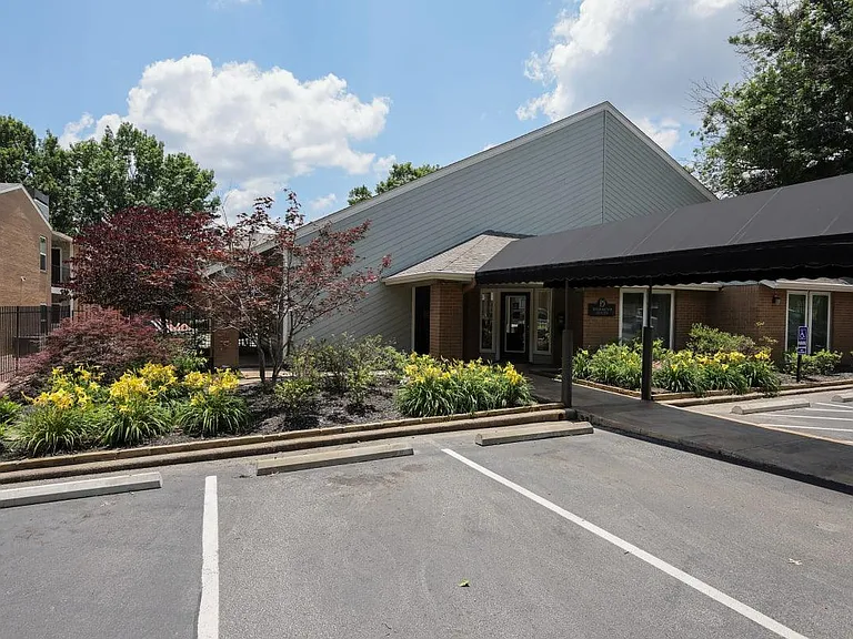 Deerwood Apartments — Photo 14