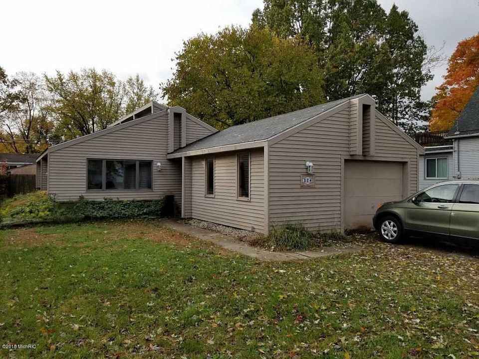1st image of 304 W 32nd St