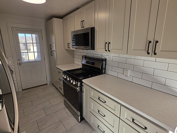 3rd image of 3976 Trinity Dr Unit B