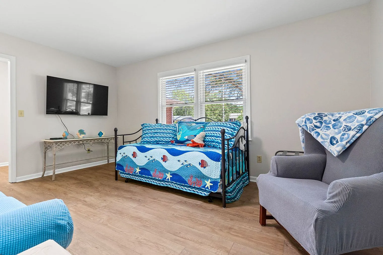 4 bed, 2.0 bath, 1646 sqft, $4,477 — Photo 2