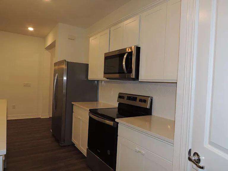 3916 N Maryland Ave — Photo 5