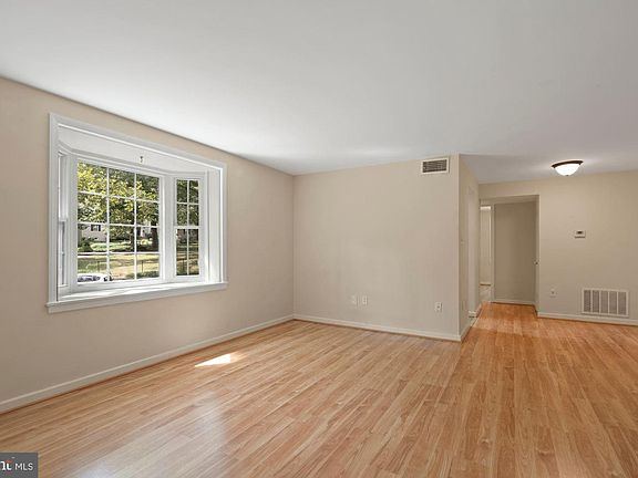 4th image of 800 S Arlington Mill Dr APT 203
