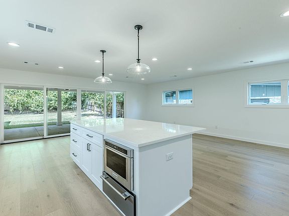 4th image of 1908 Maple Ave
