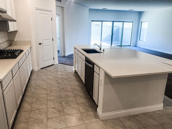 2nd image of 646 Great River Ave