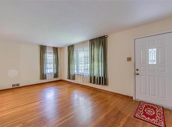 3rd image of 9809 Eastbrook Dr