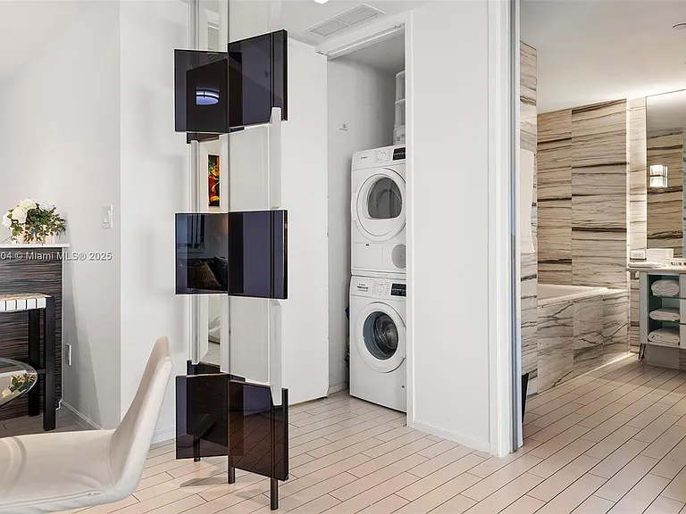 2201 Collins Ave #814 — Photo 26
