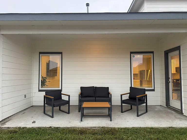1815 Rolling Hill Ln — Photo 11