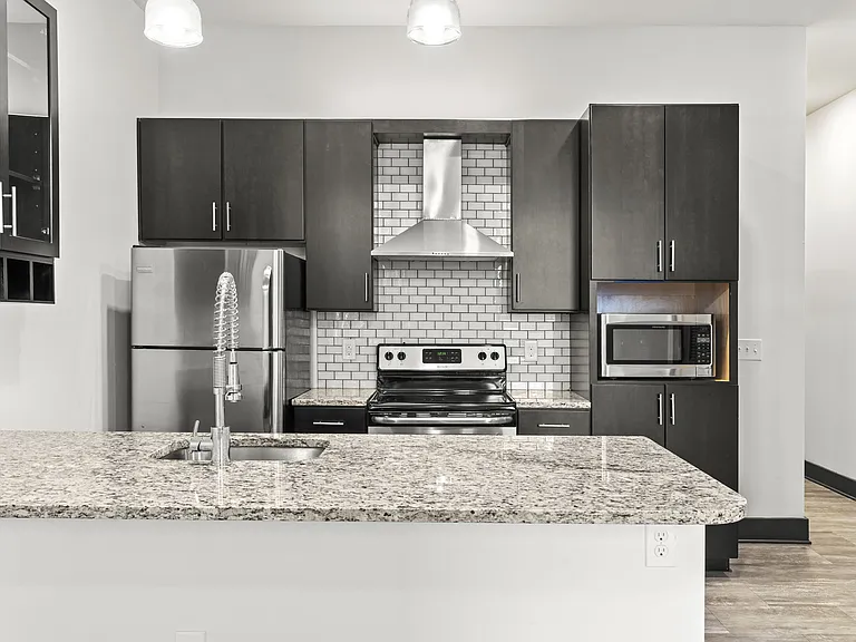 8th and Main - All Utilities Included — Photo 4