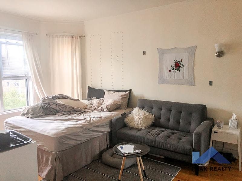 1st image of 4520 N Greenview Ave APT 3A