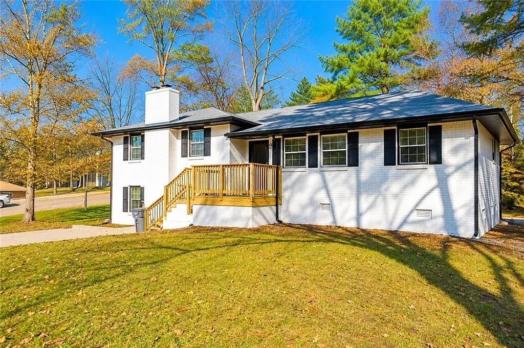 4 bed, 2.0 bath, 1350 sqft, $2,500 — Photo 1