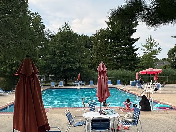4th image of 17 Fisher Dr #17