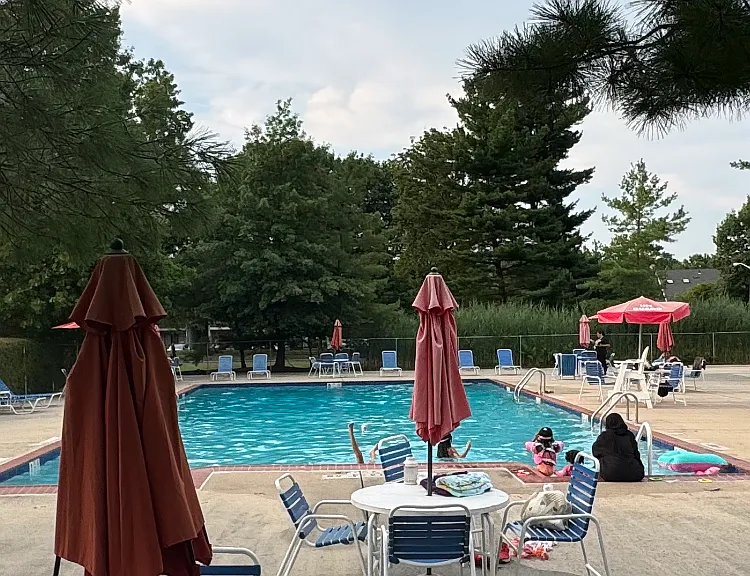 17 Fisher Dr #17 — Photo 4