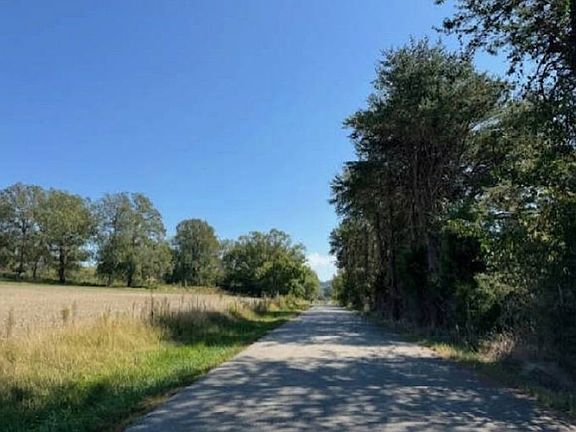Exterior Neighborhood (street photo)