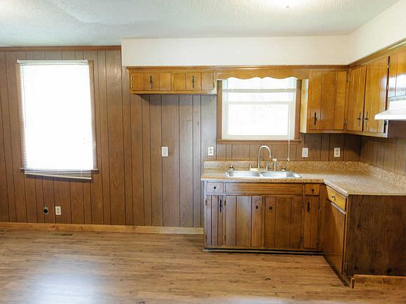 5th image of 106 Mohican Pl