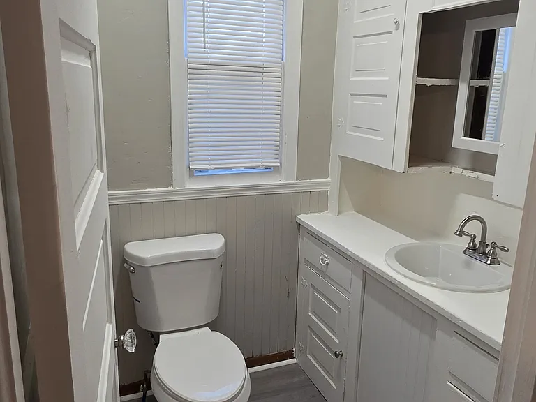 1225 W Osborne St — Photo 15