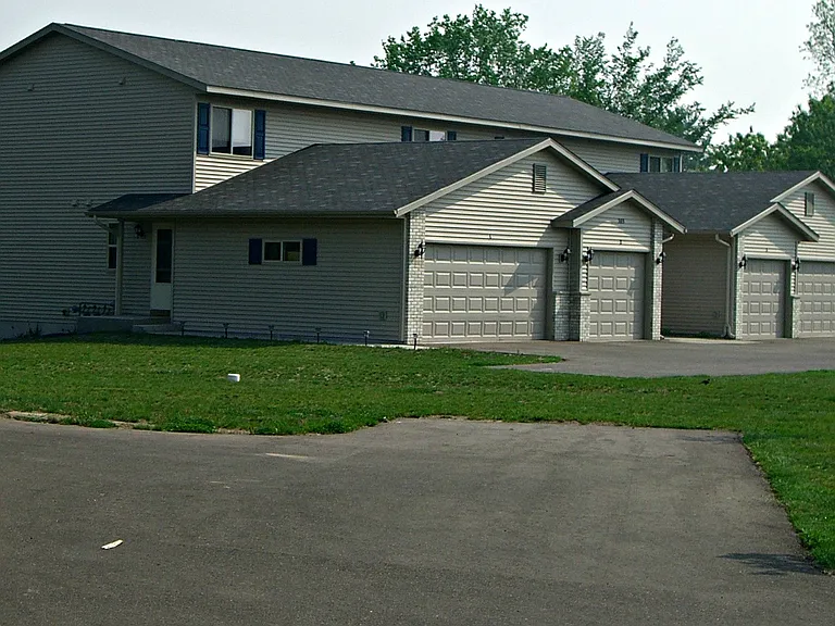 Pinedale Apartments and Red Cedar Townhomes — Photo 22