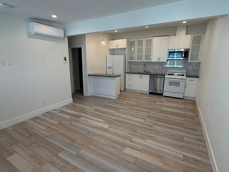 1402 San Juan St — Photo 4