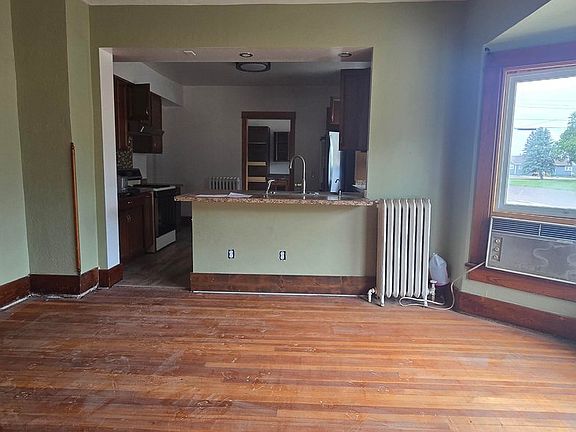 4th image of 120 E 5th St