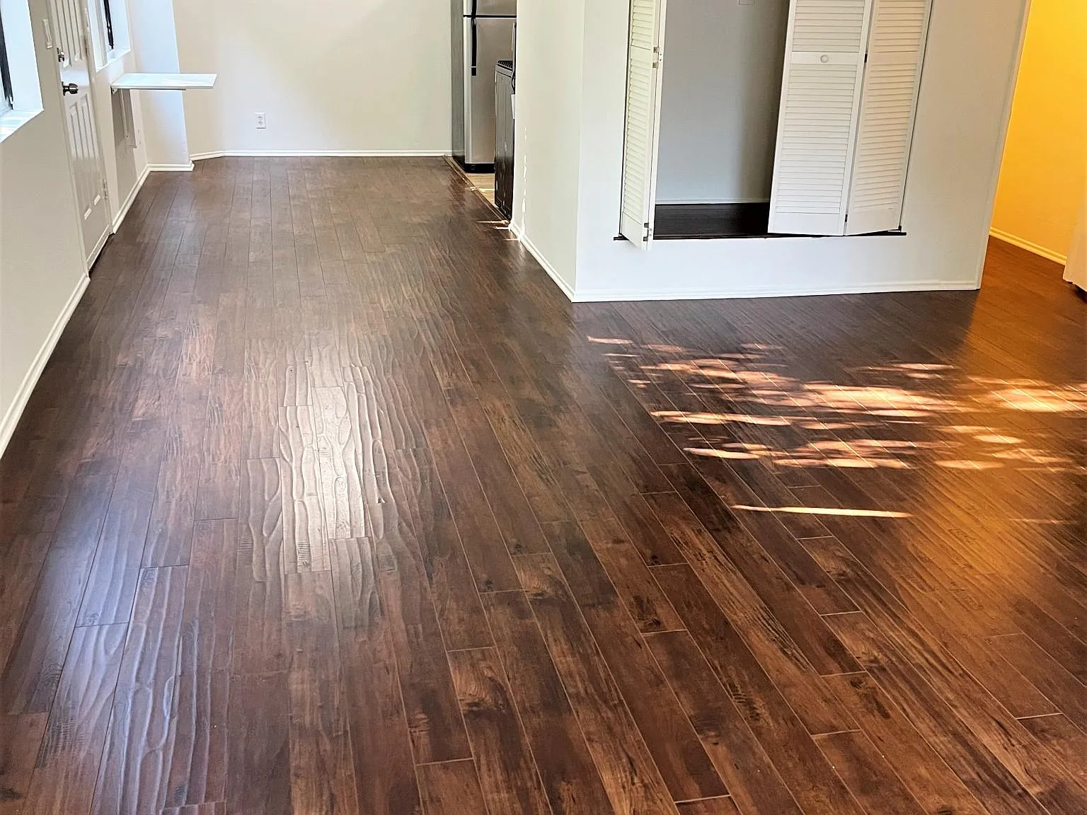 2307 N Fairview Street — Photo 3