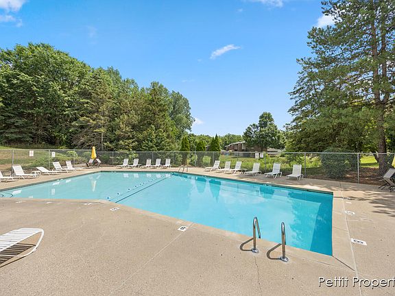 3rd image of 2984 Chapshire Dr SE #59