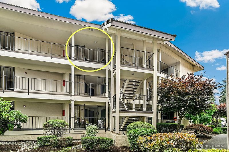 4th image of 16929 Inglewood Road NE #C302